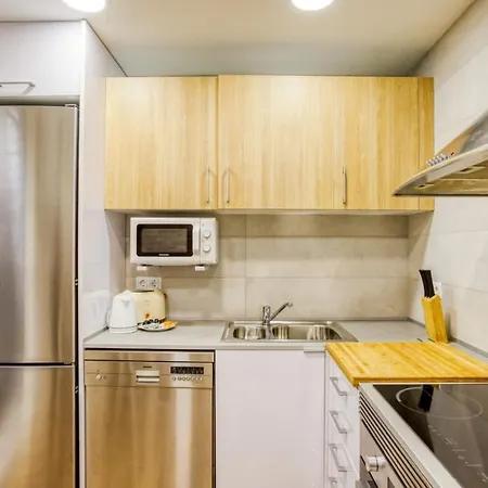 Nice And Cozy 4 Bedroom In Sants-montjuic Bcn Апартаменты Барселона