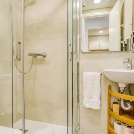 Nice And Cozy 4 Bedroom In Sants-montjuic Bcn Barcelona