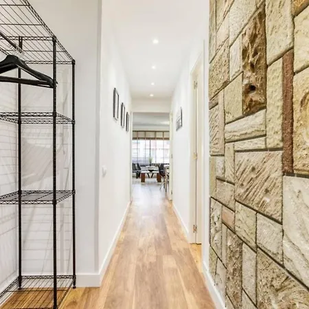 Nice And Cozy 4 Bedroom In Sants-montjuic Bcn *