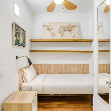 Nice And Cozy 4 Bedroom In Sants-montjuic Bcn *